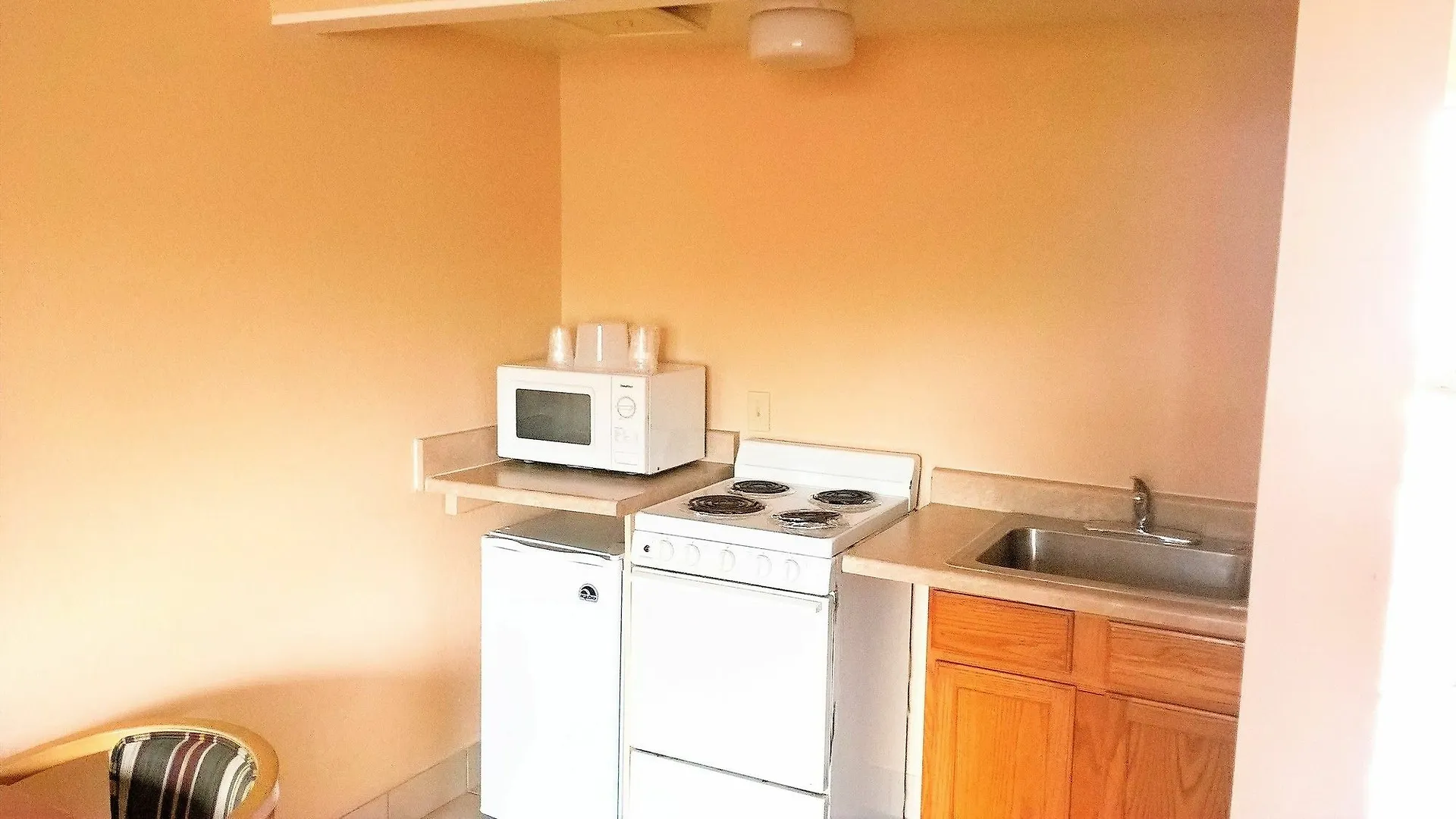 Portland Value Inn And Suites Hotel